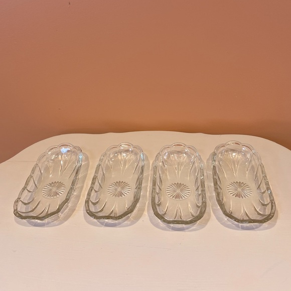 Set of 4 Anchor Hocking Starburst Pattern Clear Glass Dessert Dishes - Picture 1 of 6